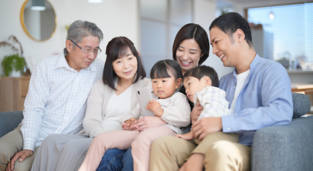 裁判所選任の代理人による財産管理で安心して暮らす三世代家族